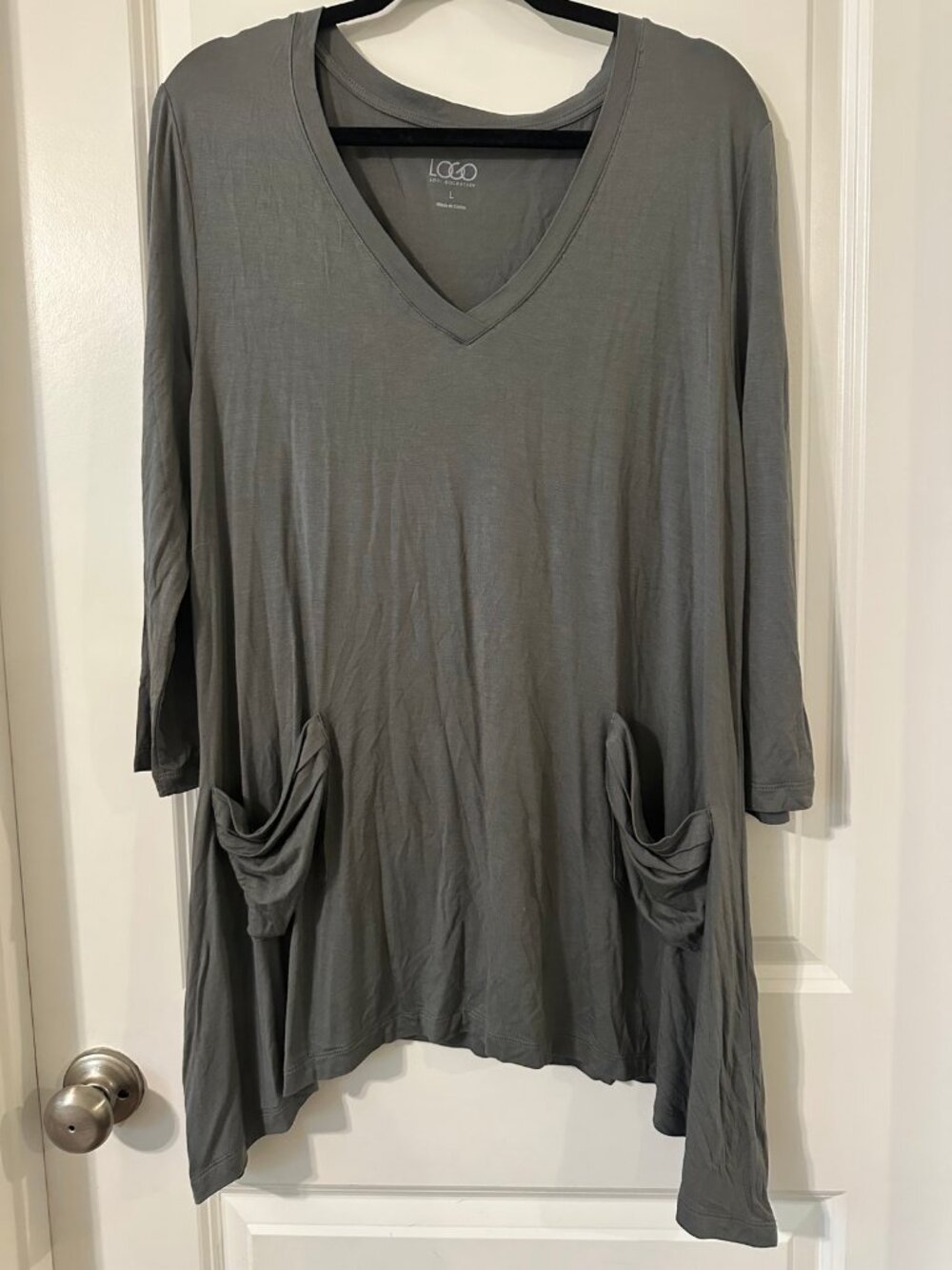 LOGO Lori Goldstein Gray V-Neck Tunic Top with Pockets — Large